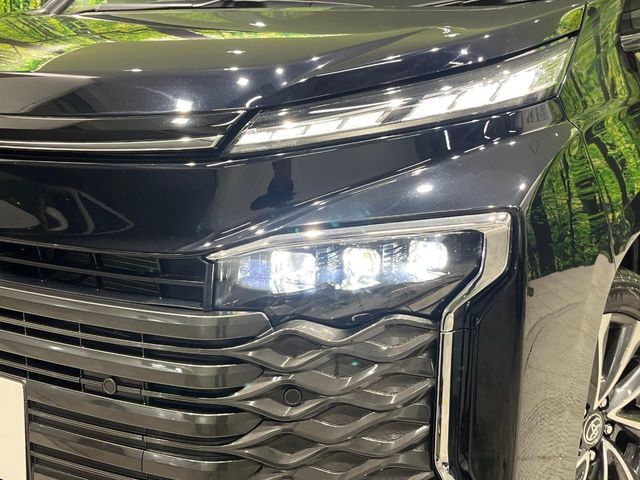 TOYOTA VOXY HYBRID 2024