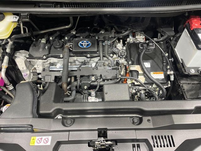 TOYOTA VOXY HYBRID 2024