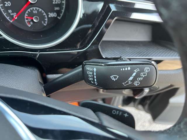 VOLKSWAGEN VOLKSWAGEN GOLF TOURAN 2021