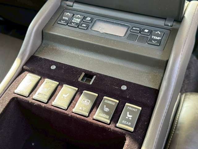 NISSAN FUGA HYBRID 2011