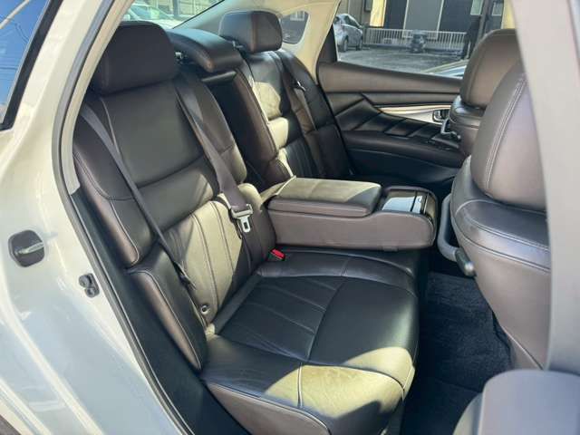 NISSAN FUGA HYBRID 2011