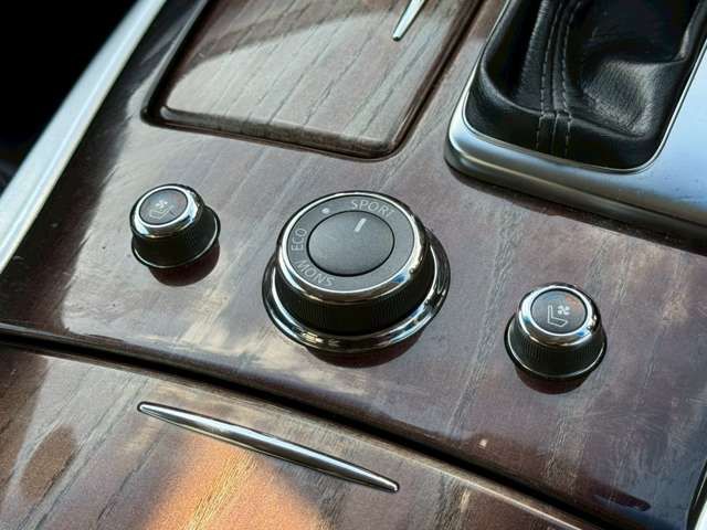 NISSAN FUGA HYBRID 2011