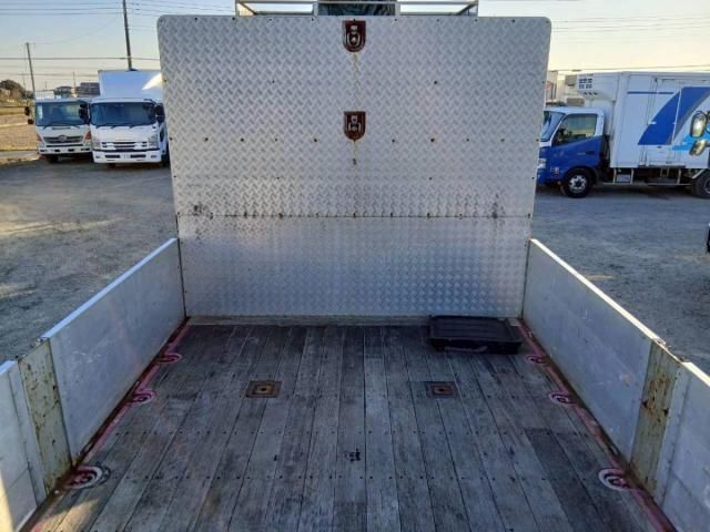 NISSAN DIESEL Quon 2013