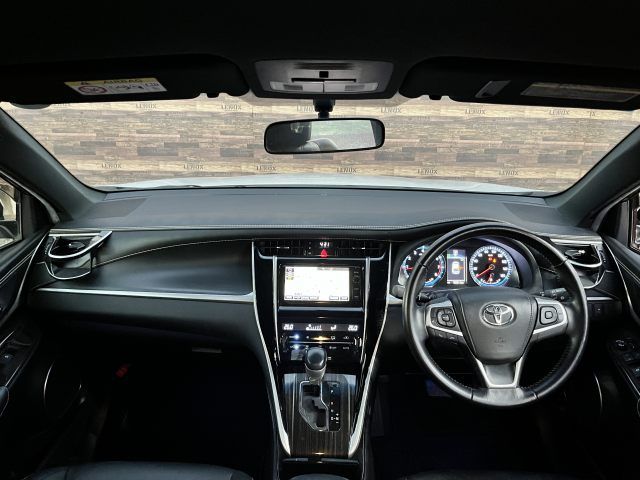 TOYOTA HARRIER 4WD 2015