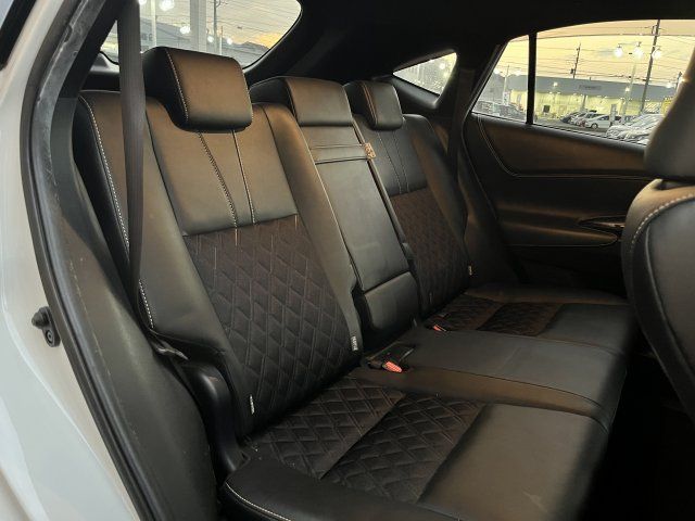 TOYOTA HARRIER 4WD 2015