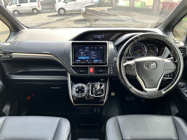 TOYOTA ESQUIRE HYBRID 2016