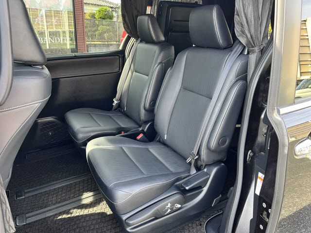 TOYOTA ESQUIRE HYBRID 2016