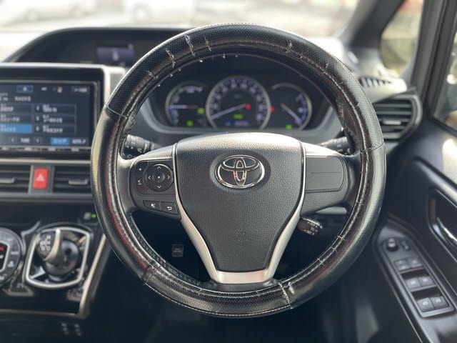 TOYOTA ESQUIRE HYBRID 2016