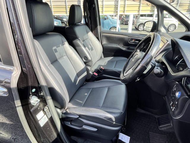 TOYOTA ESQUIRE HYBRID 2016