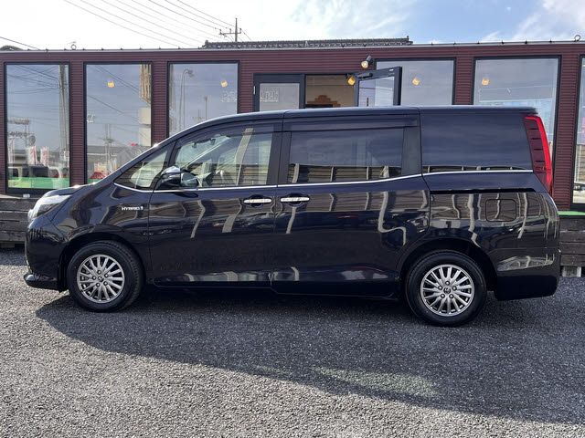 TOYOTA ESQUIRE HYBRID 2016