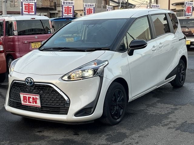 TOYOTA SIENTA HYBRID 2022