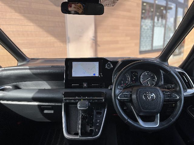 TOYOTA NOAH 4WD 2023