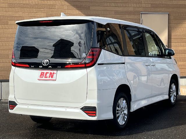 TOYOTA NOAH 4WD 2023