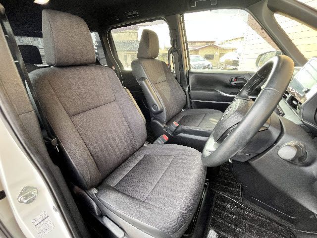 TOYOTA NOAH 4WD 2023