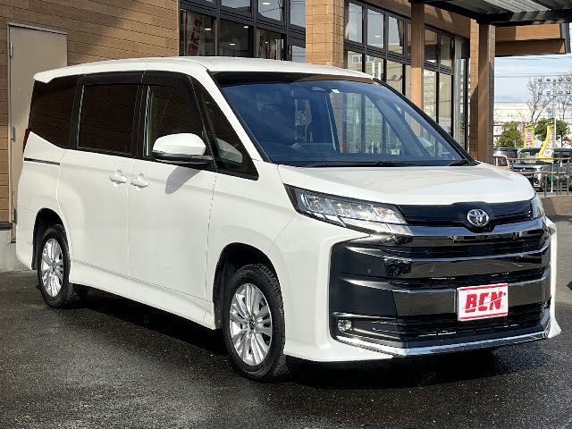 TOYOTA NOAH 4WD 2023
