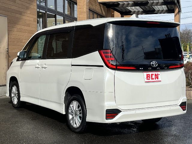 TOYOTA NOAH 4WD 2023