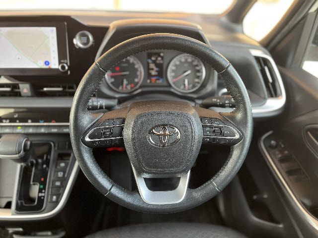 TOYOTA NOAH 4WD 2023