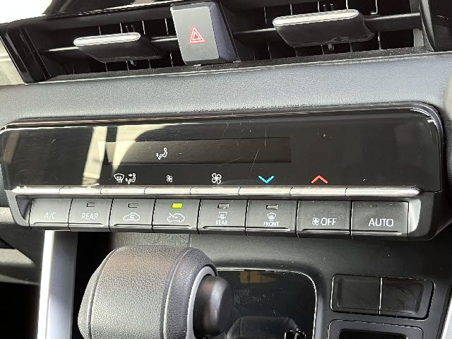 TOYOTA NOAH 4WD 2023