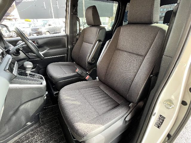 TOYOTA NOAH 4WD 2023