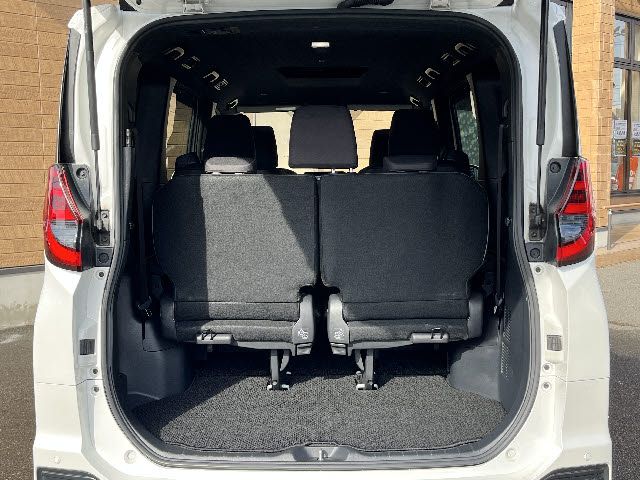 TOYOTA NOAH 4WD 2023