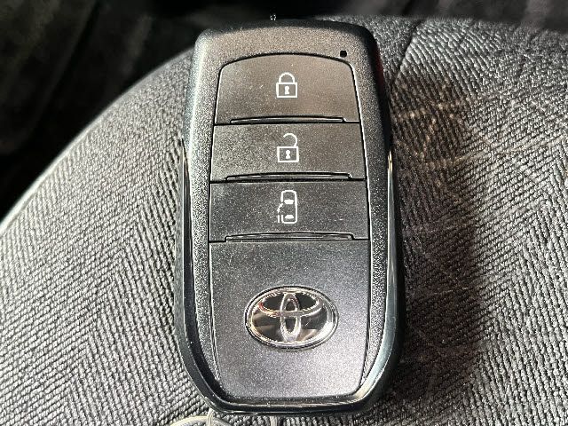 TOYOTA NOAH 4WD 2023