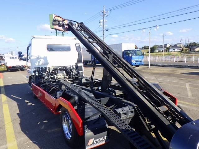 MITSUBISHI CANTER 2021