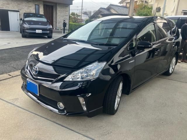 TOYOTA PRIUS Alpha 2012