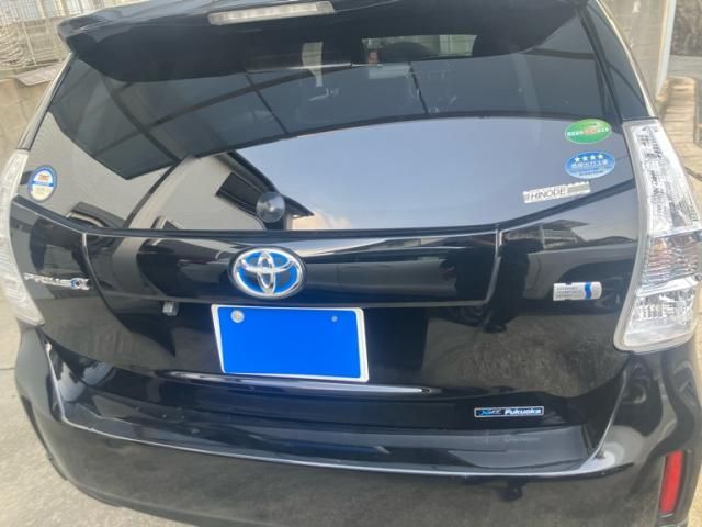 TOYOTA PRIUS Alpha 2012