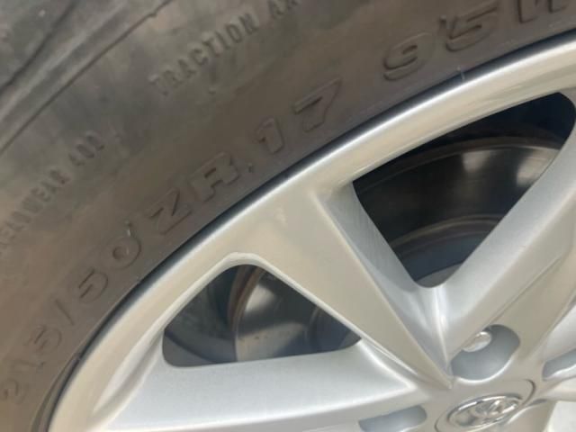 TOYOTA PRIUS Alpha 2012