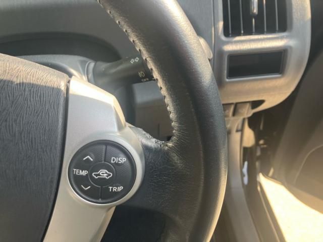 TOYOTA PRIUS Alpha 2012