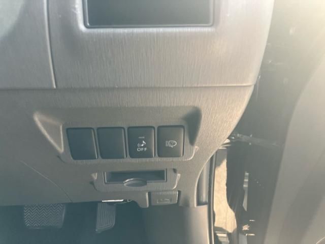 TOYOTA PRIUS Alpha 2012