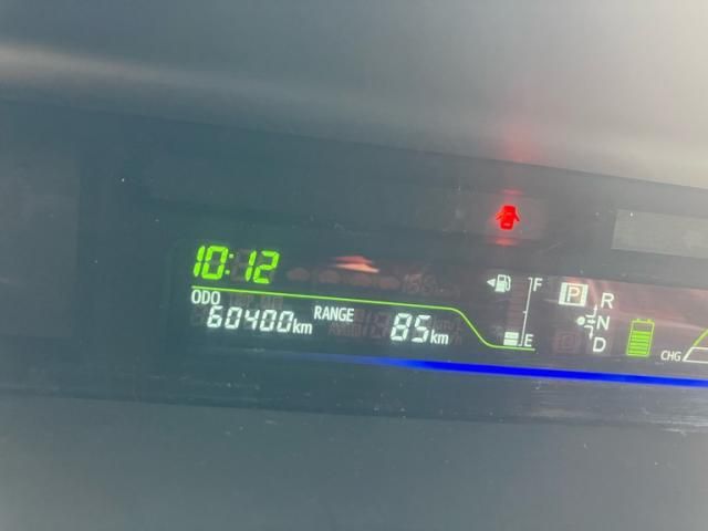 TOYOTA PRIUS Alpha 2012