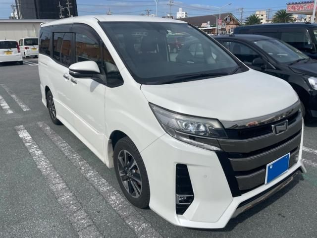 TOYOTA NOAH 2019