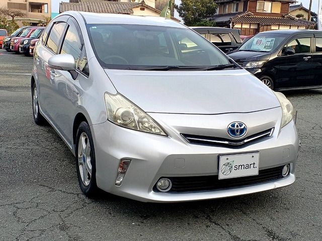 TOYOTA PRIUS Alpha 2013
