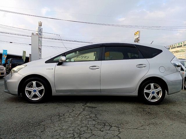 TOYOTA PRIUS Alpha 2013