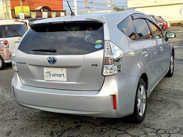 TOYOTA PRIUS Alpha 2013