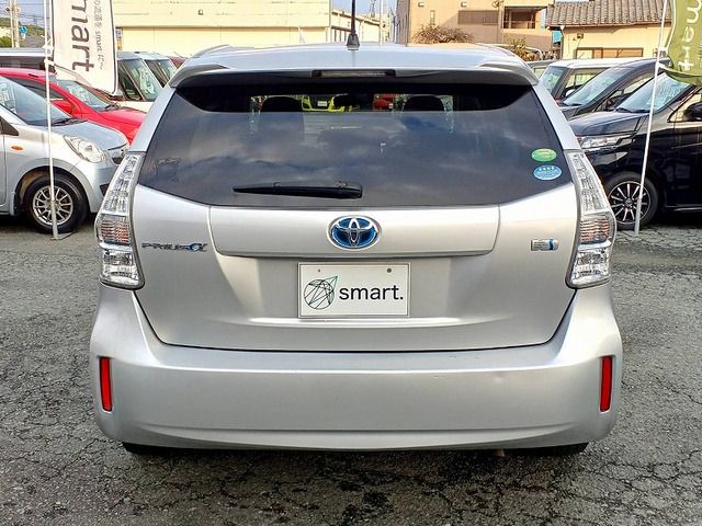 TOYOTA PRIUS Alpha 2013