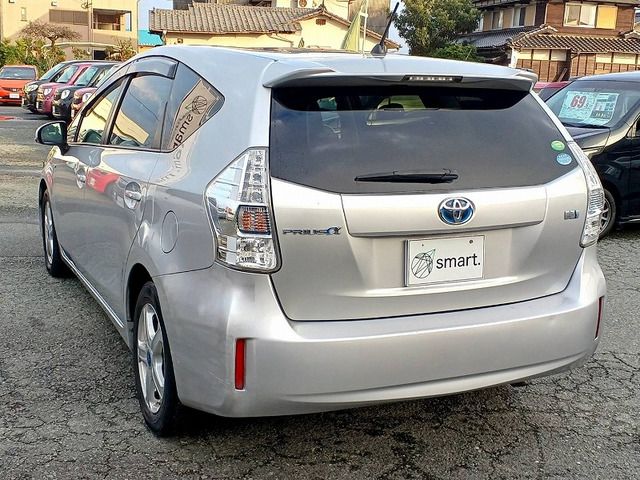 TOYOTA PRIUS Alpha 2013