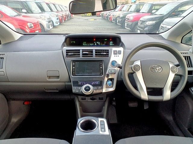 TOYOTA PRIUS Alpha 2013