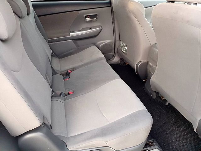 TOYOTA PRIUS Alpha 2013