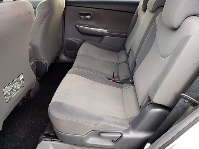 TOYOTA PRIUS Alpha 2013