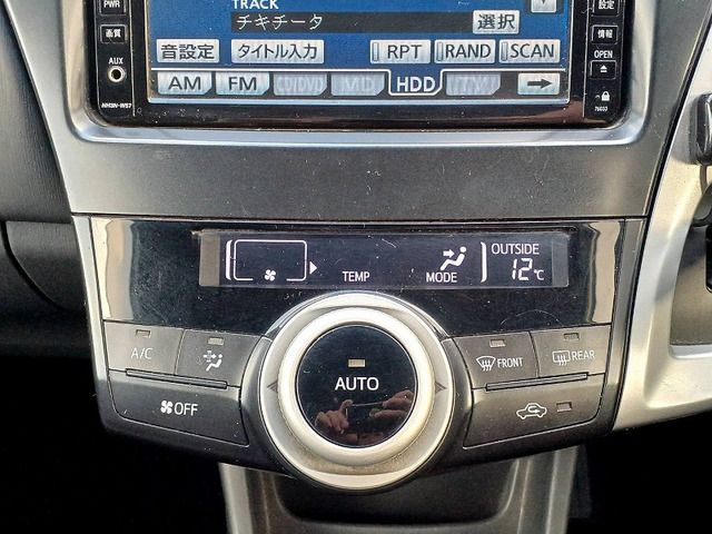 TOYOTA PRIUS Alpha 2013