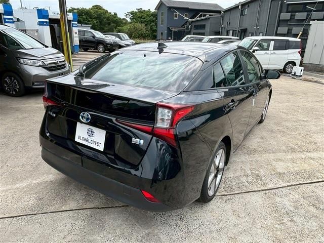 TOYOTA PRIUS 2021