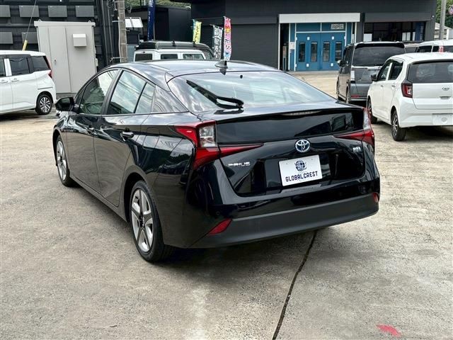 TOYOTA PRIUS 2021