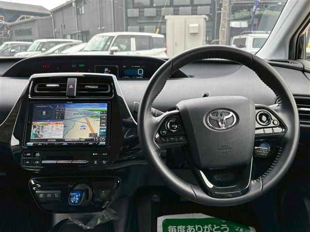 TOYOTA PRIUS 2021