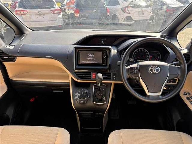 TOYOTA NOAH 2016