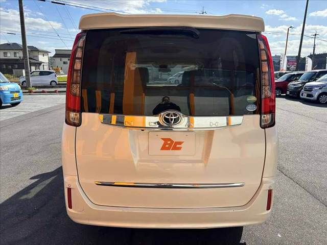 TOYOTA NOAH 2016