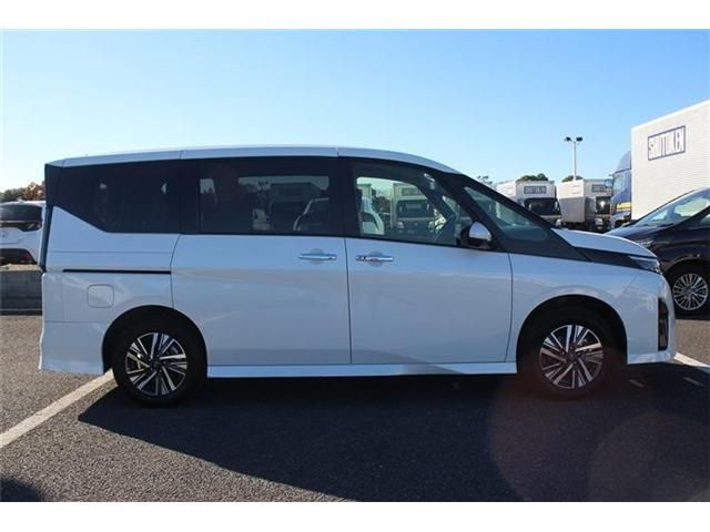 NISSAN SERENA  WG 4WD 2023