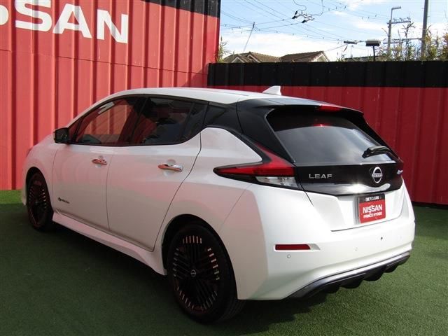 NISSAN LEAF 2024