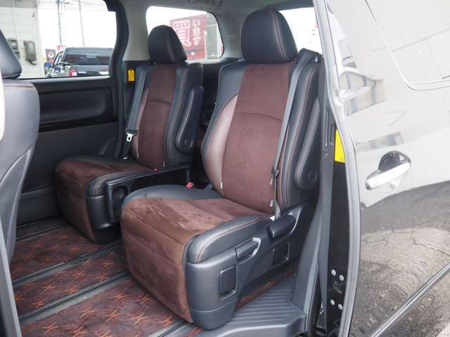TOYOTA ALPHARD 2013